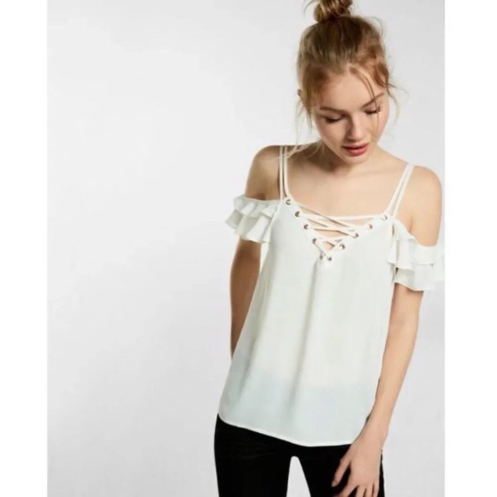 ✨ HP✨Lace-Up Cold Shoulder Cami✨ - Picture 4 of 7